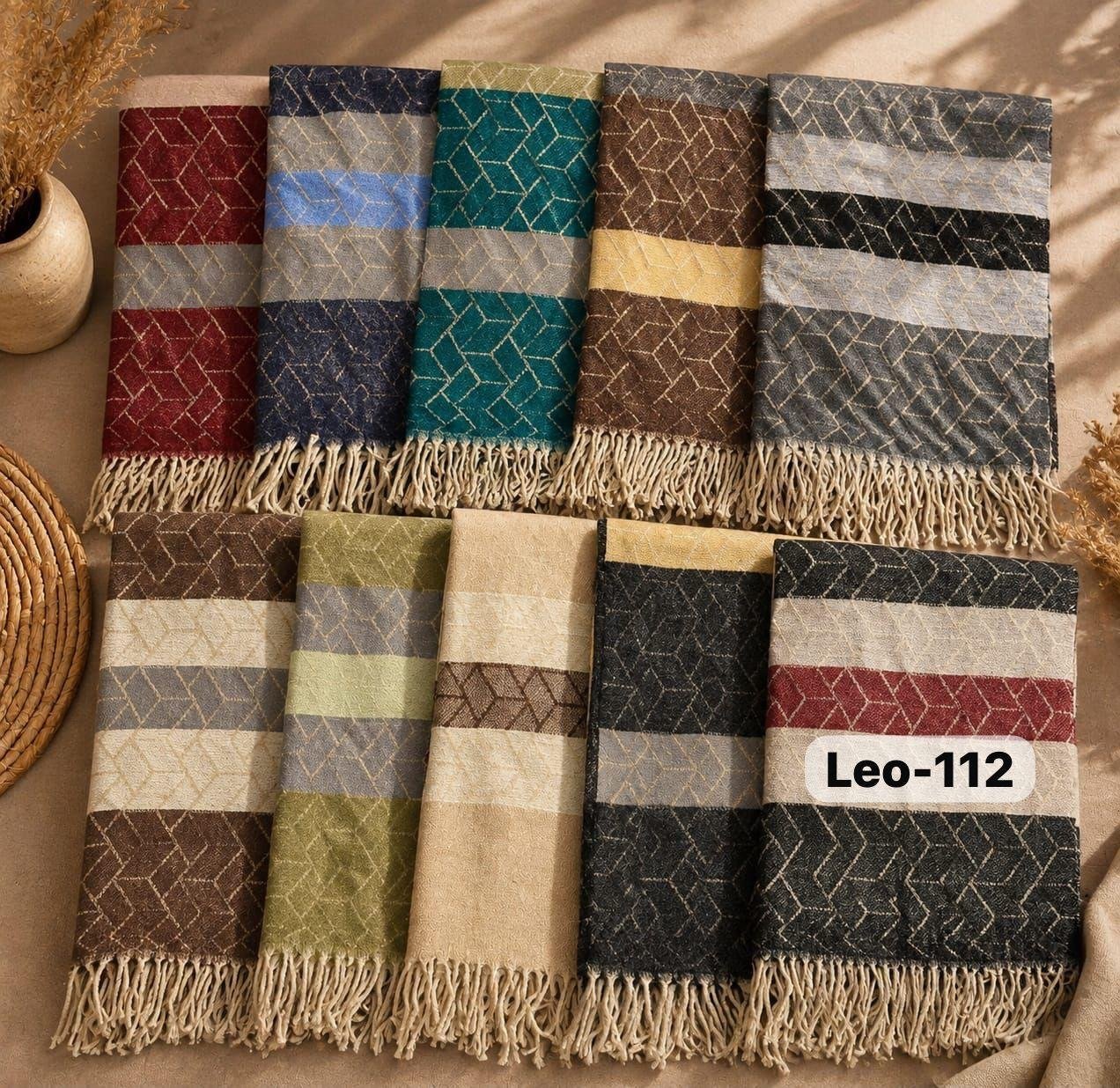 8c790d70-33e5-4ee2-b8b9-b301012a939e Woollen stole - Image 1