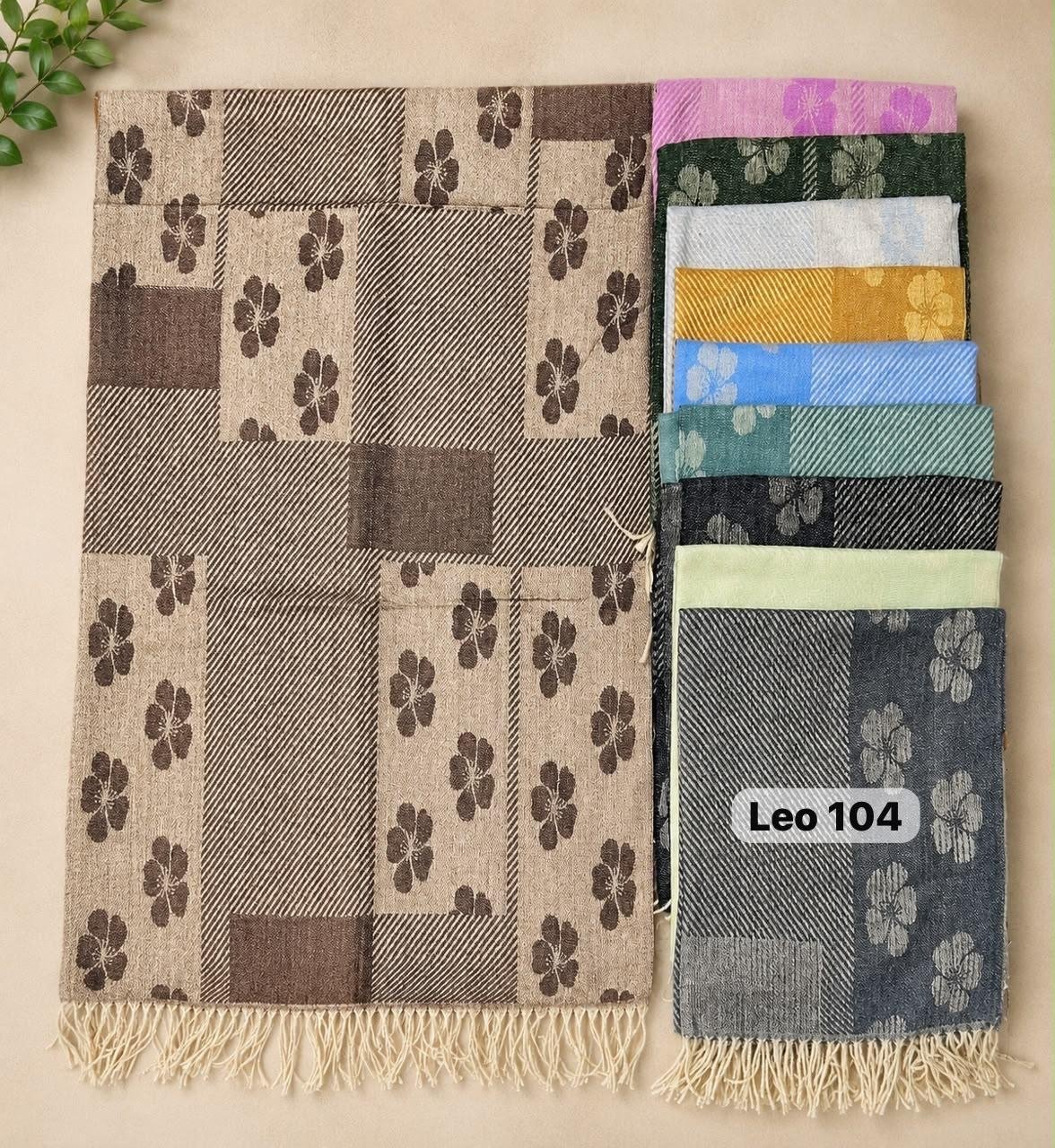 be181768-2fac-4ee9-ad2c-5b3cd3d0897d Woollen stole - Image 1