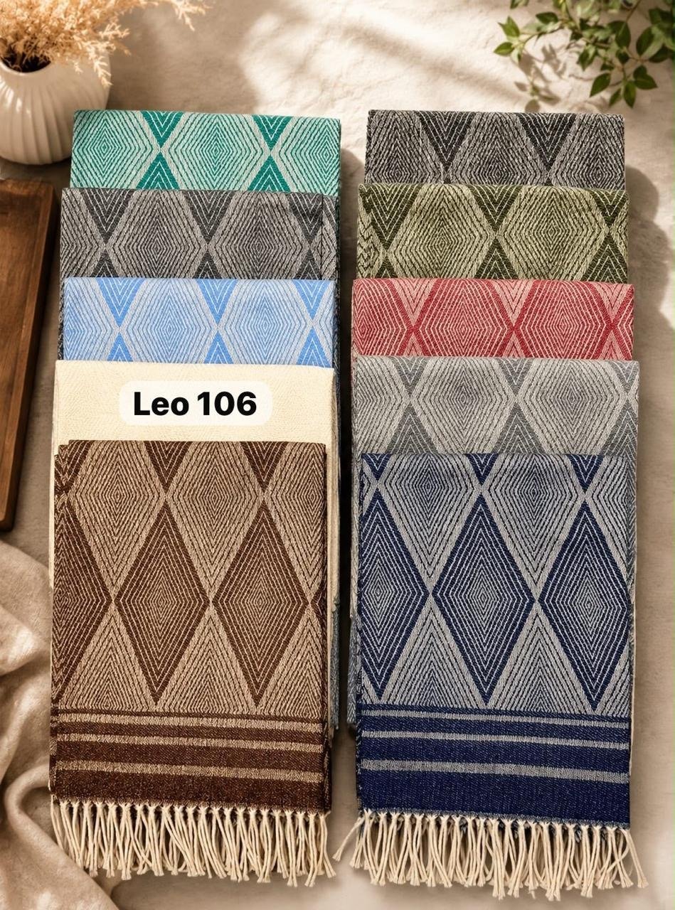 e73638e3-cc56-45ac-b5a1-4108963ba04f Woollen stole - Image 1